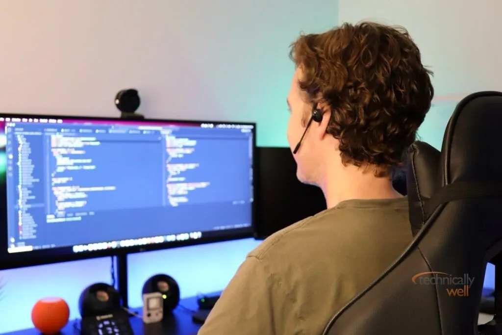 EMEET AirFlow in use while sitting at a desk