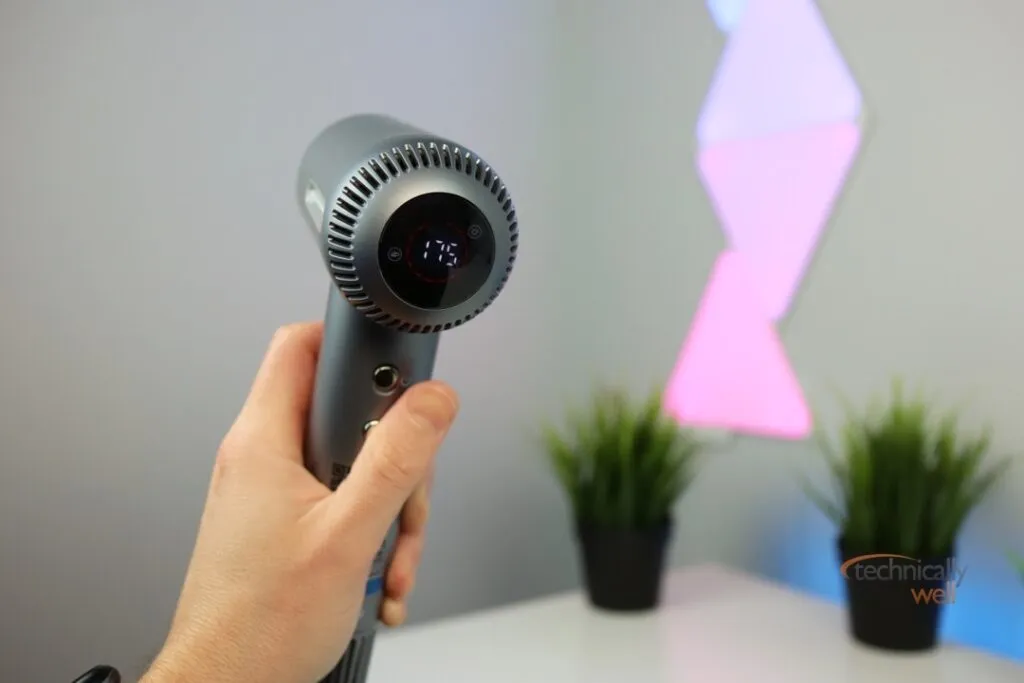 Tensky Ionic Hairdryer on high heat setting