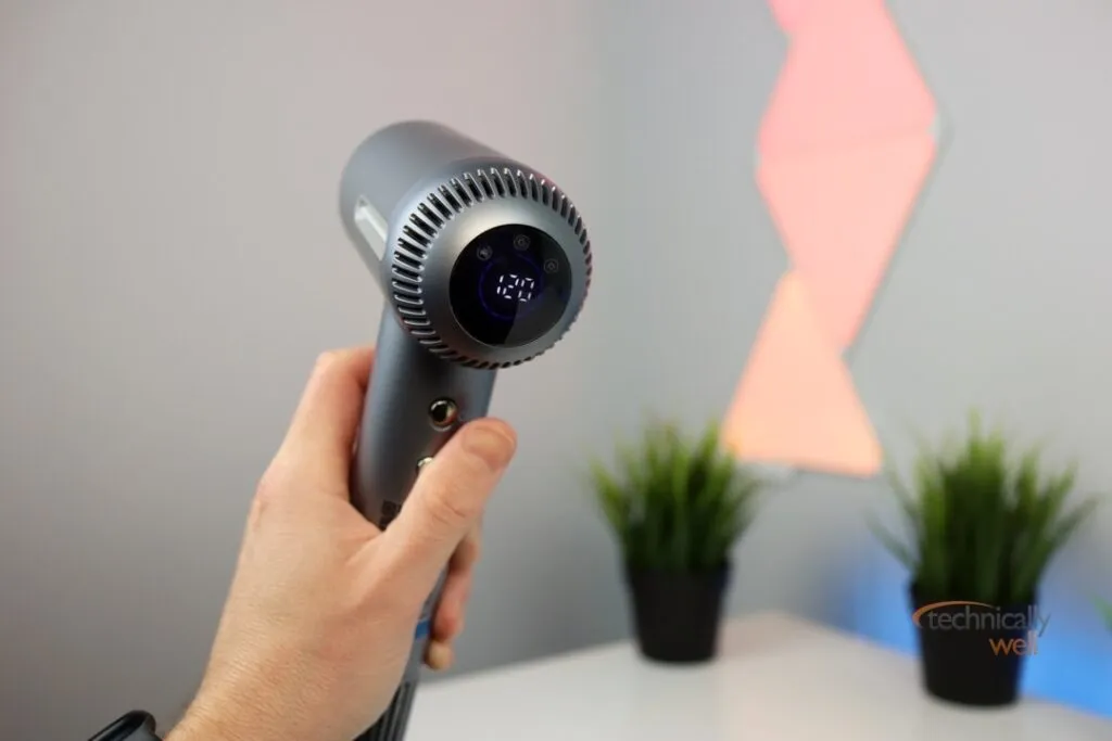 Tensky Ionic Hairdryer on low heat setting