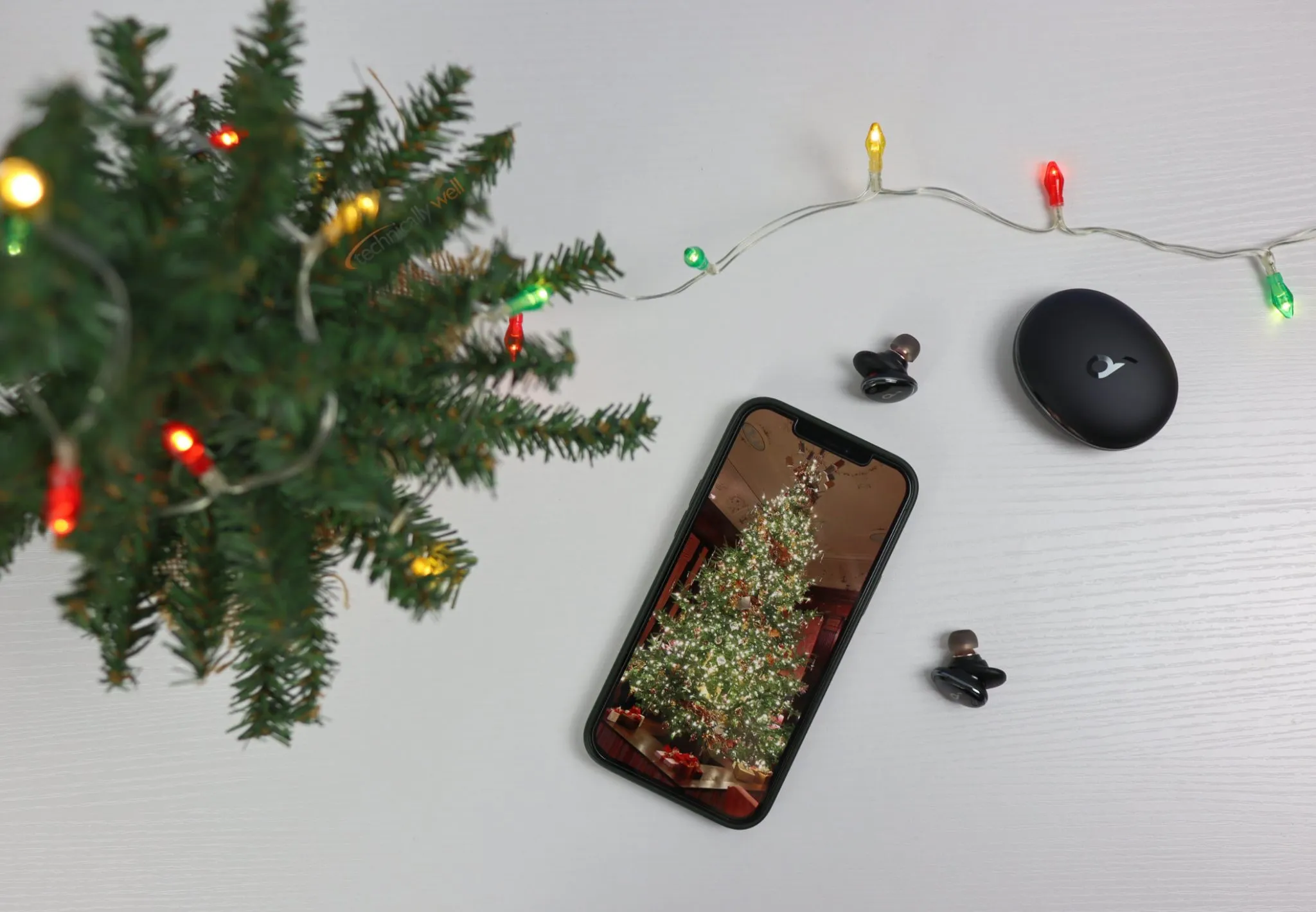 Best Free Streaming Christmas Radio Stations 2026